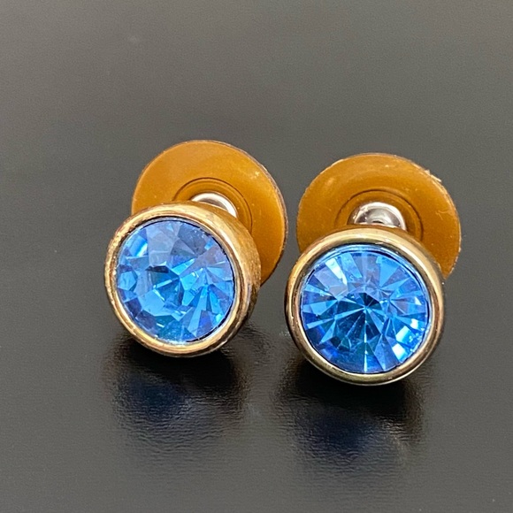Vintage MONET Signed Blue CZ Stone Gold-plated Stud Earrings 5g. - Picture 5 of 13